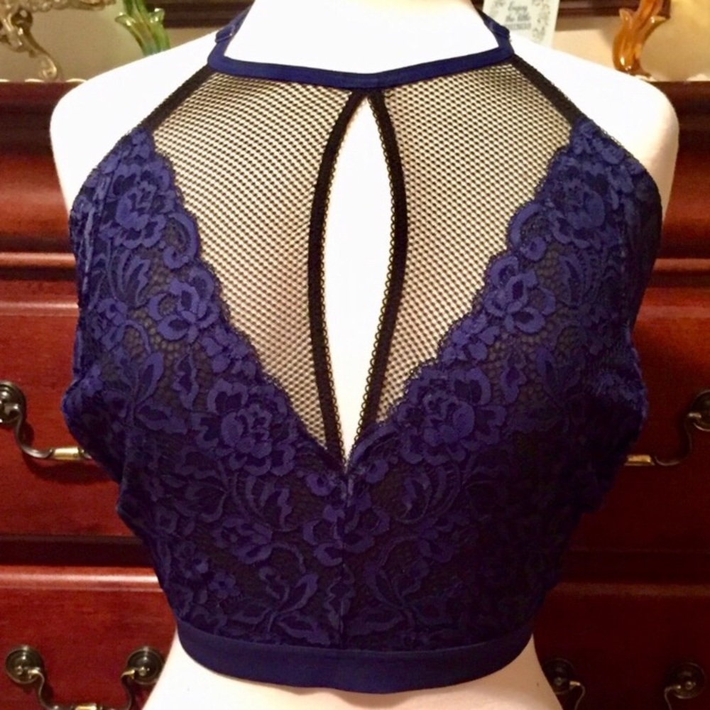 🆕Torrid 6X Lace and Fishnet Bralette